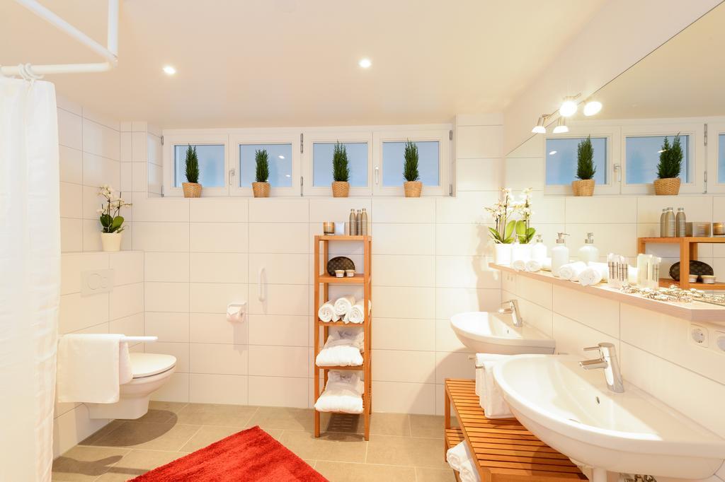 "Viktoria Apartments" - Annehmlichkeiten Von 4-Sterne Familien-Und Wellnesshotel Viktoria Koennen Mitgenutzt Werden Oberstdorf Ruang foto